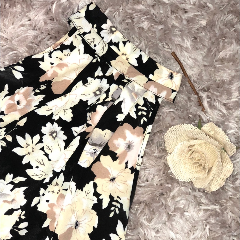 Floral tank 🖤